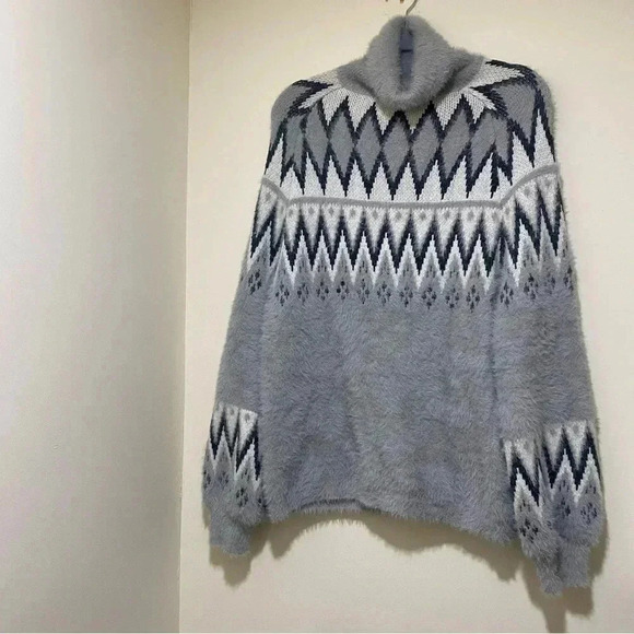 Grey White  Argyle Print Turtle Neck long sleeve Sweater Pink Lily Brand NWOT - Picture 16 of 16